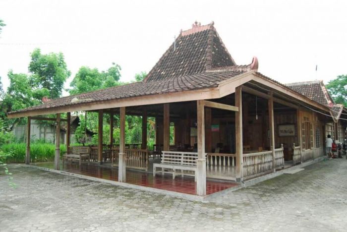 Rumah Adat Jawa Tengah