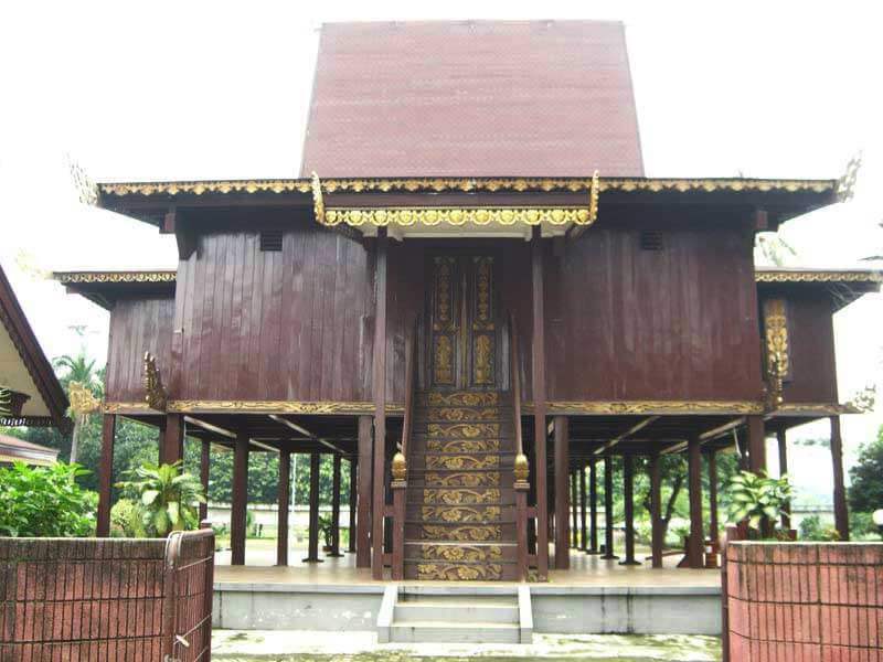 Rumah Adat Kalimantan Selatan