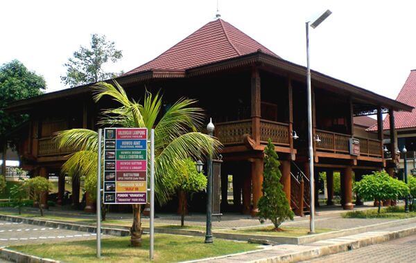 Rumah adat Provinsi lampung