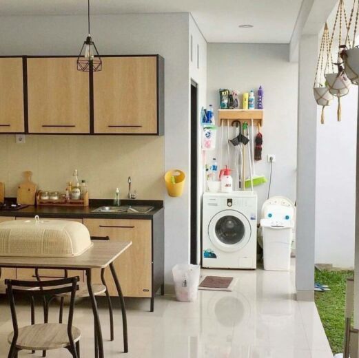 Desain unik seakan dapur berada di luar rumah ini bisa kamu tiru.