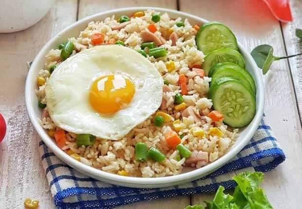 nasi goreng telur dan sayur