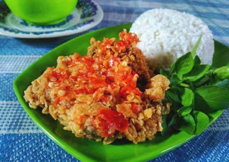 Ayam geprek sambal bawang.